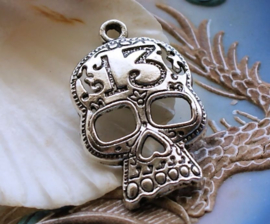 Pendant: Día de los Muertos Skull - Sugar Skull - Day of the Dead - 39 mm - Antique Silver Tone