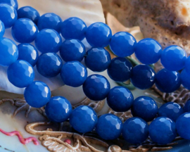 set/6 beads: Candy JADE - Round FACETED - 7,8 mm - Azure/Cornflower Blue