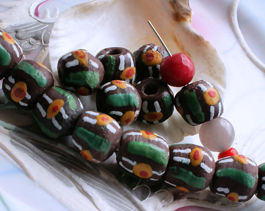 set/4 Krobo TRADE BEADS - Handelskralen uit Ghana - Glas - ca 12-13 mm - Bruin Groen Wit Rood Geel
