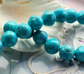 set/5 kralen:  Howliet - Gegraveerde Tibetaanse Decoratie - 10 mm of 11 mm - Turquoise of Wit Turquoise look