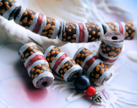 1 Grote Krobo TRADE BEAD - Handelskraal uit Ghana - Glas - ca 22-25 mm - Bruin Wit Rood Oranje