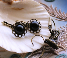 Paar Oorbellen: Ornamentje in Antiek Koper/Brons Kleur + Zwart