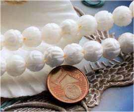 set/5 Tridacna Prayer Beads: LOTUS - 8,2 mm - White/Off White