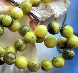 set/5 beads: Yellow Turquoise - Round - 8 mm - Shades of Olive & Gray