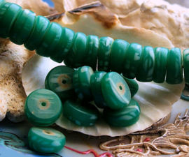 set/5 ANTIEKE TRADE BEADS Handelskralen: Kakamba in Turquoise/Petrol met Wit - Disc ca 12 mm