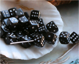 set/15 beads: Dice - 6x6x6 mm - Black White