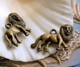 1 charm: Lion - 23x15 mm - Antique Brass/Bronze tone