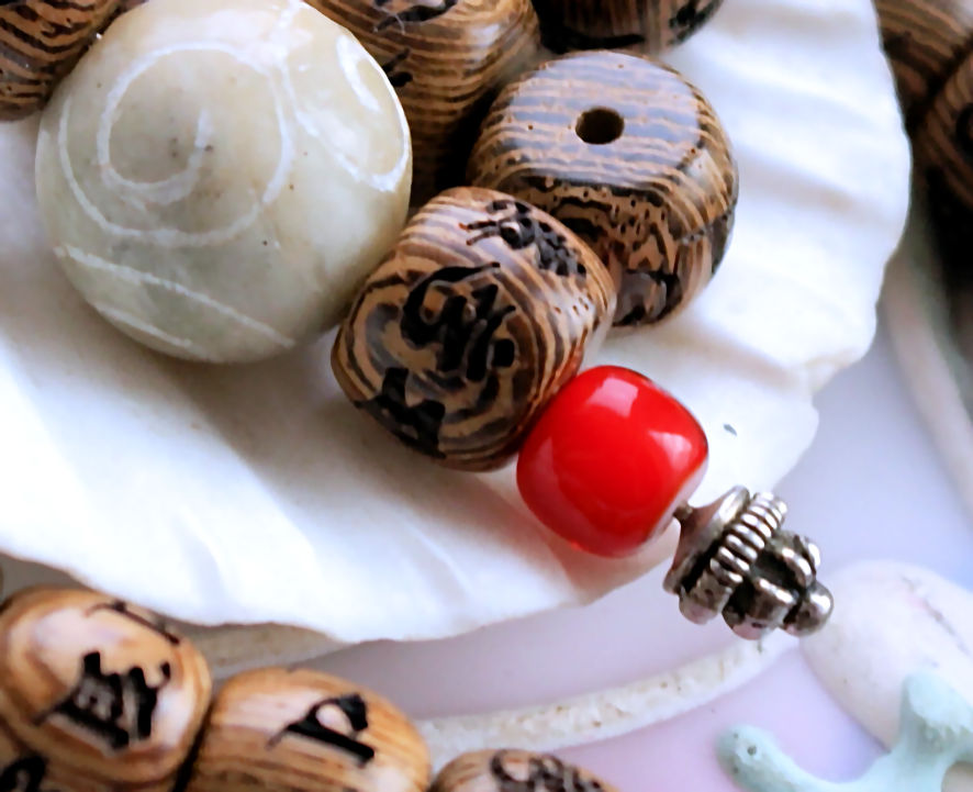 set/5 Kralen: Jichimu Hout MANTRA - ca 9,5 mm - Naturel met Zwart