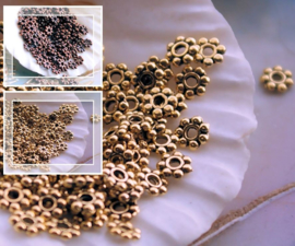 set/50 Beads: Bali Dots Daisy - Spacer - 4,5 mm - Gold/Antique Copper Tone Metal