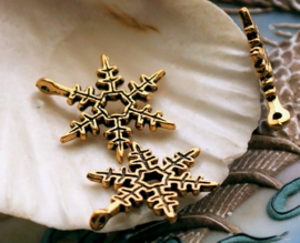 1 Charm: Snowflake Crystal - 24x18 mm - Antique Gold tone