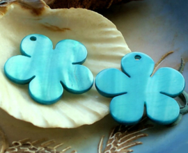 1 Pendant: Mother of Pearl Shell Flower - Daisy - approx 30 mm - Aqua Blue