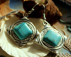 Paar Oorbellen: Tibet - Turquoise Howliet - Antiek Zilver Kleur