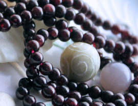 set/20 beads: Red Garnet - Round - 4,3 mm - Burgundy