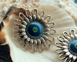 Pendant/Connector: Flower - 30 mm - Antique Silver tone with Petrol Blue + Peridot Green