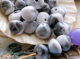 set/10  beads: Acrylic - Pebble Shaped - 10x8 mm - Pebble/Marble look in Gray + White