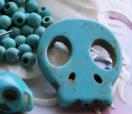 1 kraal/hanger:  echt Turquoise Howliet - Skull - 27x25 mm