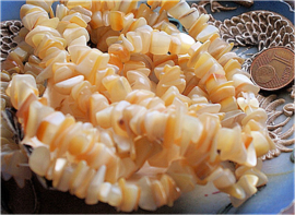 set/350+ Beads: String 90 cm - Mother of Pearl Shell - 7-9 mm - Off-White/Honey Shades