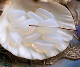 set/12 Beads: CZECH GLASS - Oval Twist - 14 mm - White Opal