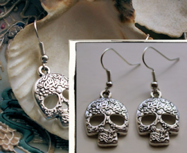 Pair of Earrings: Sugar Skull - Dia de los Muertos - Antique Silver Tone - 40 mm