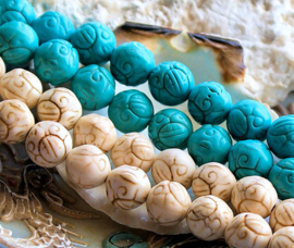 set/5 beads:  Howlite - Engraved Tibetan Decoration - 10 mm or 11 mm - Turquoise or White Turquoise look