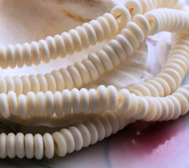 BONE:  set/10 Beads - Heishi - 6,7x2 mm - Off White