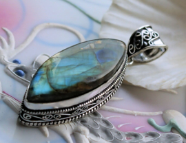 Beautiful Pendant: Rainbow Labradorite from Madagascar - Silver SP - 62 mm