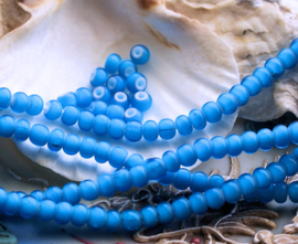 set/15 ANTIEKE TRADE BEADS Handelskralen: Afrika Europa - White Heart - ca 5 mm - Aqua Blauw