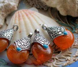 Tibetaanse Pendant - Beeswax Resin - 30 mm - Amber & Turquoise with Antique Silver tone