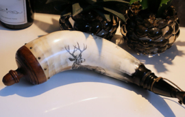 Vintage Schotse Kruithoorn van hoorn, handgedecoreerd met Hert