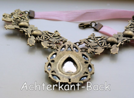 Lovely Vintage Style Necklace in Pastel tones