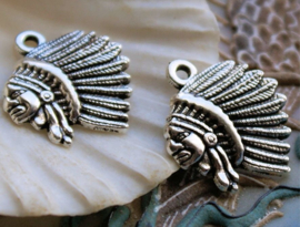 set/2 Charms: Native American Warrior Chief - 21x19 mm - Antique Silver Tone