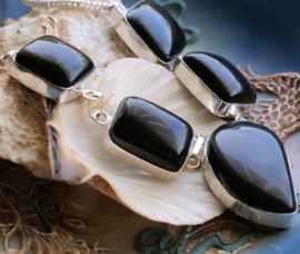 Prachtig Collier: glanzend Zwart Onyx Agaat