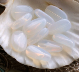 set/12 Beads: CZECH GLASS - Oval Twist - 14 mm - White Opal