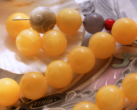 set/** beads: JADE - Round - 8,5 or 12,5 mm - Yellow