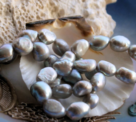 set/9 beads: Large Freshwater Pearls - approx 9-10x8 mm - Light Gray