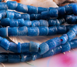 set/10 Krobo TRADE BEADS: Handelskralen uit Ghana - Glas - ca 7x6 mm - Blauw