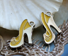 1 Enamel Charm: High Heeled Shoe - 19x14 mm - Yellow