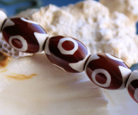 1 beautiful Tibetan DZI Prayerbead: Eye Bead - Agate - 16 mm - Burgundy Red/White