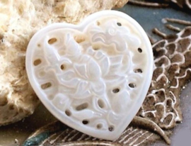 Charm/Pendant: Mother of Pearl - Heart with LOTUS Flower - 23 mm - Off White