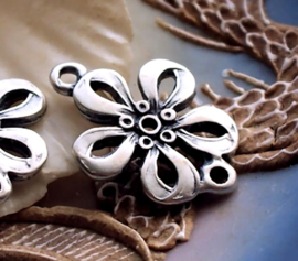 1 Charm/Connector: Flower Daisy - 25x19 mm - Matte Antique Silver tone