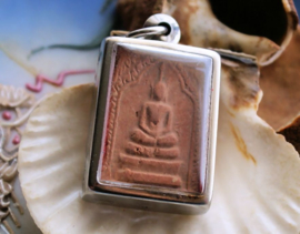 Oude Klei Tempel Amulet uit Thailand in Hanger: Boeddha - 42 mm