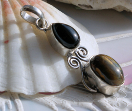 Lovely Pendant: Onyx-Agate and Tigereye - Silver - 47 mm
