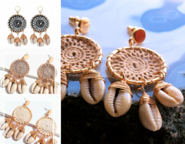 Pair of Earrings: Dream Catchers with Cowry Shell - Gold