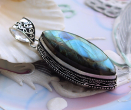 Beautiful Pendant: Rainbow Labradorite from Madagascar - Silver SP - 62 mm