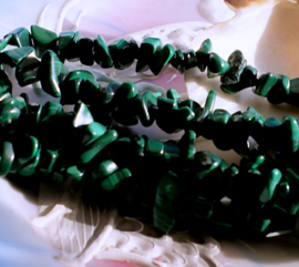 set/25 beads: real Malachite - Chips - approx 6-8 mm