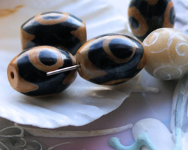 1 Tibetan DZI Prayerbead:  Agate - 16 mm