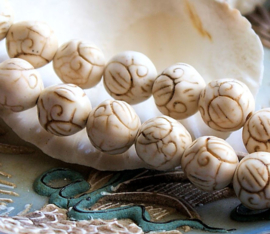 set/5 beads:  Howlite - Engraved Tibetan Decoration - 10 mm or 11 mm - Turquoise or White Turquoise look