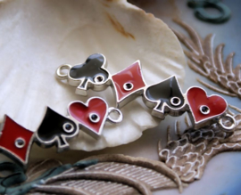 Hanger/Tussenstuk: Speelkaart Symbolen Poker Aas - 47x14 mm - Zwart Rood + Antiek Zilver kleur Metaal