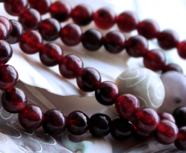 set/6 beads: Red Garnet - Round - 6,3 mm - Burgundy Red