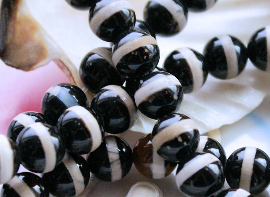 set/4 kralen:  echt Agaat - Eye Bead of Streep - Rond Facet - 8 mm - Zwart Wit